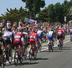 coureurs du Tour de France au départ de La Baule, spectateurs